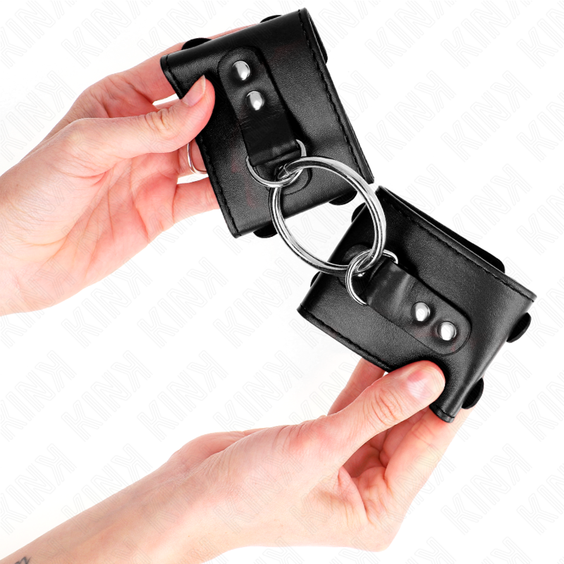 Bracelets BDSM Fixes avec Anneau et Clous Noir - KINK - KINK WRIST RESTRAINT